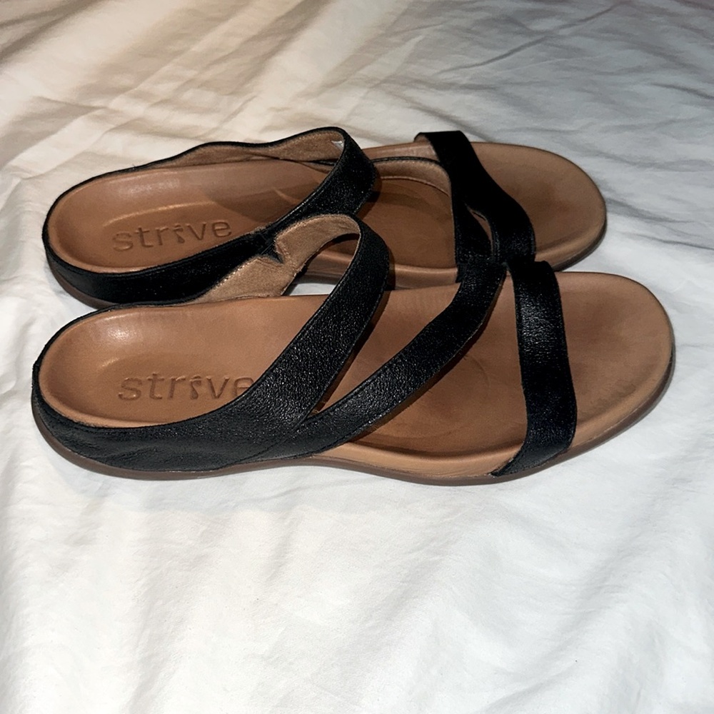 Strive Trio Black Sandals Women’s Size 9.5/10 US EUC